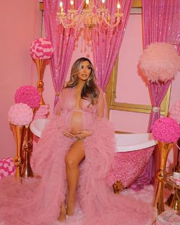 Liane Valenzuela feet photo thumbnail