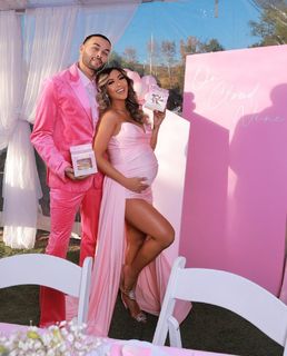 Liane Valenzuela feet photo thumbnail