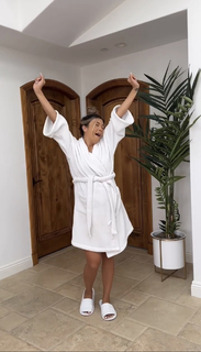 Liane Valenzuela feet photo thumbnail