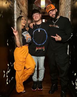 Liane Valenzuela feet photo thumbnail