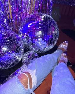 Liane Valenzuela feet photo thumbnail