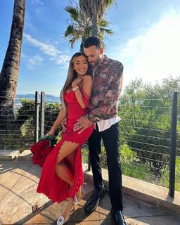 Liane Valenzuela feet photo thumbnail