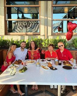 Liane Valenzuela feet photo thumbnail