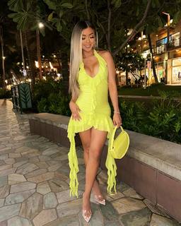 Liane Valenzuela feet photo thumbnail