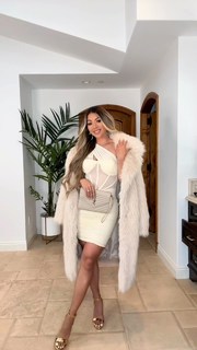 Liane Valenzuela feet photo thumbnail