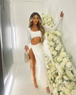 Liane Valenzuela feet photo thumbnail