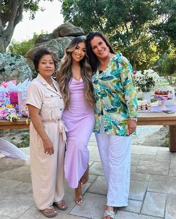 Liane Valenzuela feet photo thumbnail