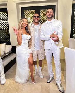 Liane Valenzuela feet photo thumbnail