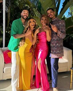 Liane Valenzuela feet photo thumbnail