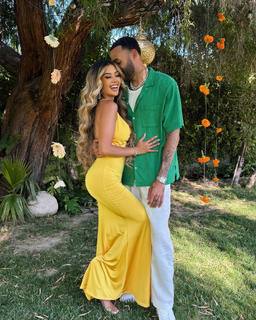 Liane Valenzuela feet photo thumbnail