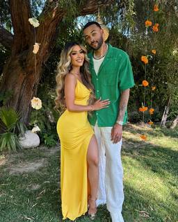 Liane Valenzuela feet photo thumbnail