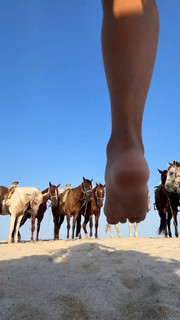 Liane Valenzuela feet photo thumbnail