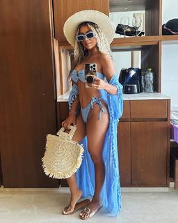 Liane Valenzuela feet photo thumbnail