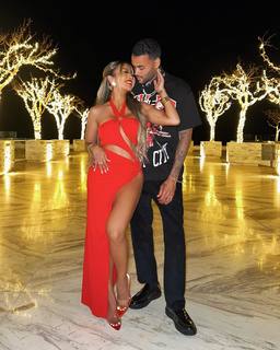 Liane Valenzuela feet photo thumbnail