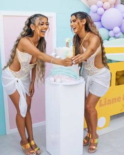 Liane Valenzuela feet photo thumbnail