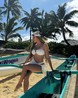 Liane Valenzuela feet photo thumbnail