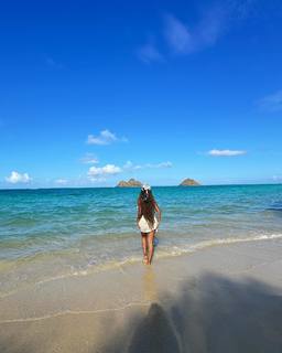 Liane Valenzuela feet photo thumbnail