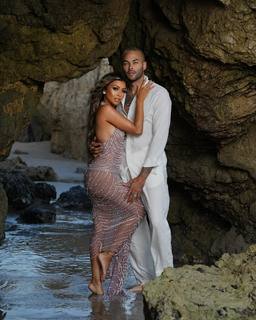 Liane Valenzuela feet photo thumbnail