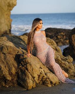 Liane Valenzuela feet photo thumbnail