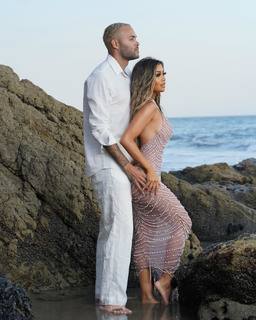 Liane Valenzuela feet photo thumbnail