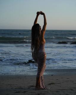 Liane Valenzuela feet photo thumbnail