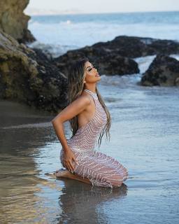 Liane Valenzuela feet photo thumbnail