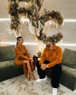 Liane Valenzuela feet photo thumbnail