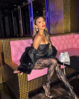 Liane Valenzuela feet photo thumbnail