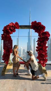 Liane Valenzuela feet photo thumbnail