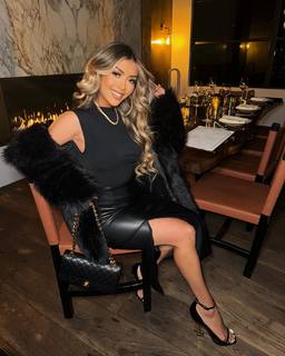 Liane Valenzuela feet photo thumbnail