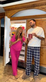 Liane Valenzuela feet photo thumbnail