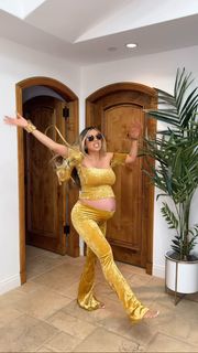 Liane Valenzuela feet photo thumbnail