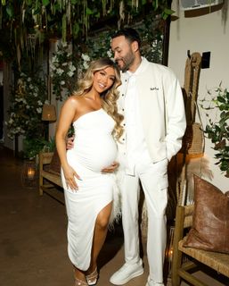 Liane Valenzuela feet photo thumbnail