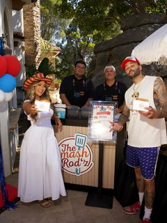 Liane Valenzuela feet photo thumbnail