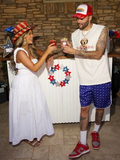 Liane Valenzuela feet photo thumbnail