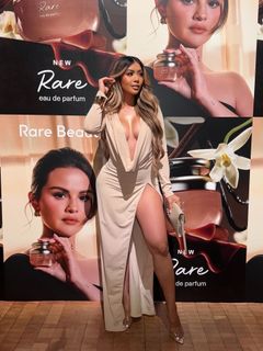 Liane Valenzuela feet photo thumbnail