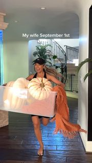 Liane Valenzuela feet photo thumbnail