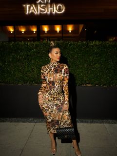 Liane Valenzuela feet photo thumbnail