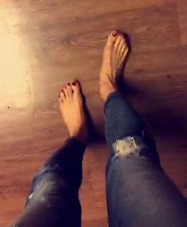 Liberte Chan feet photo thumbnail