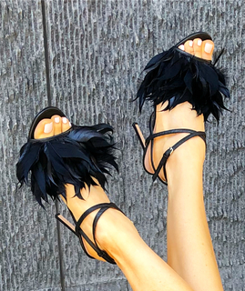 Liberte Chan feet photo thumbnail