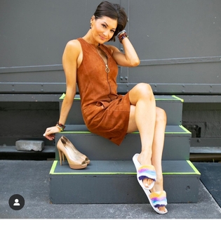 Liberte Chan feet photo thumbnail