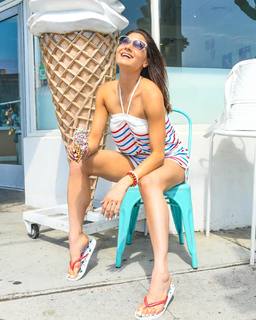 Liberte Chan feet photo thumbnail