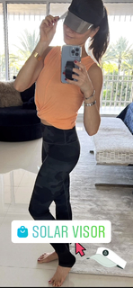 Liberte Chan feet photo thumbnail