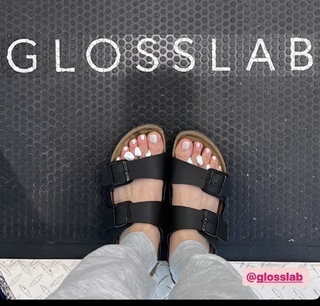 Liberte Chan feet photo thumbnail