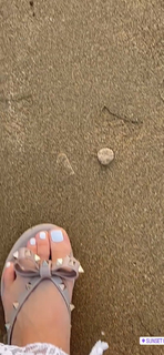 Liberte Chan feet photo thumbnail