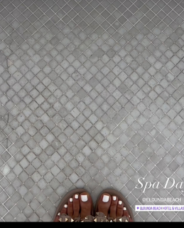 Liberte Chan feet photo thumbnail