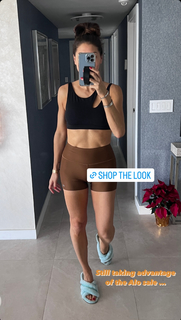 Liberte Chan feet photo thumbnail