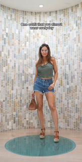 Liberte Chan feet photo thumbnail