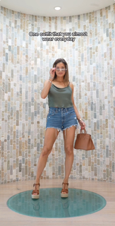 Liberte Chan feet photo thumbnail