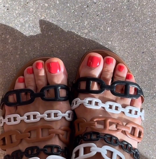 Liberte Chan feet photo thumbnail